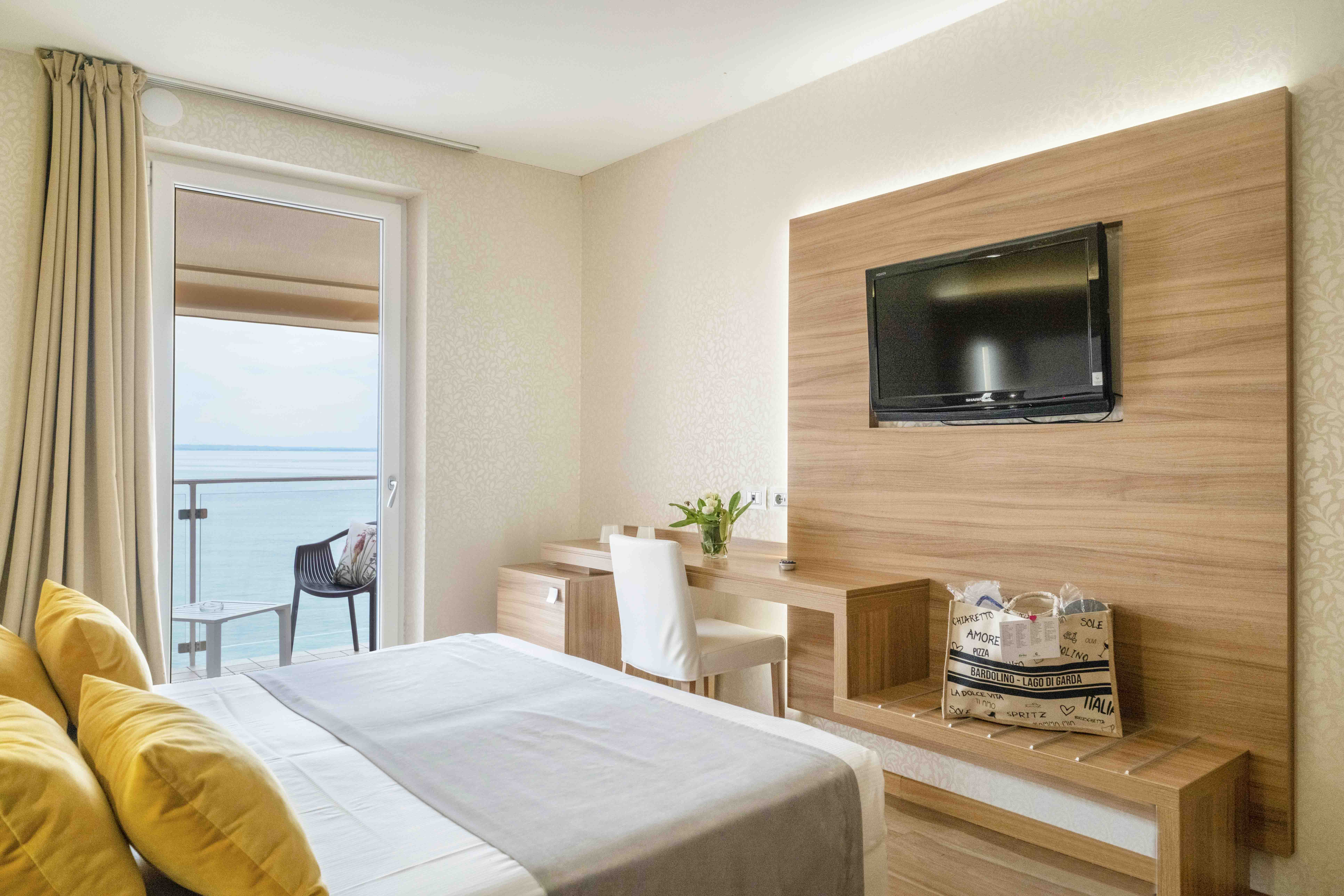 Lake View Rooms